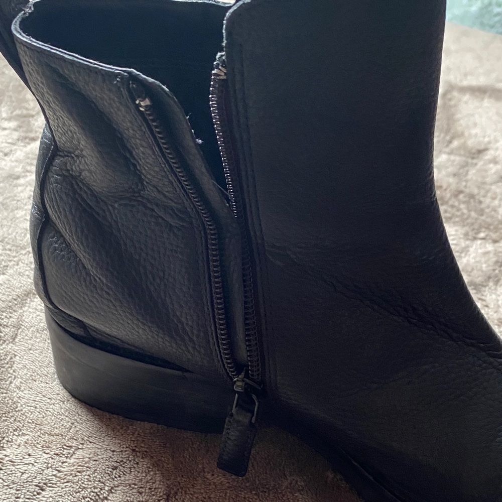 Cole Haan Sleek Black Leather Women’s Ankle Boots - Picture 5 of 5